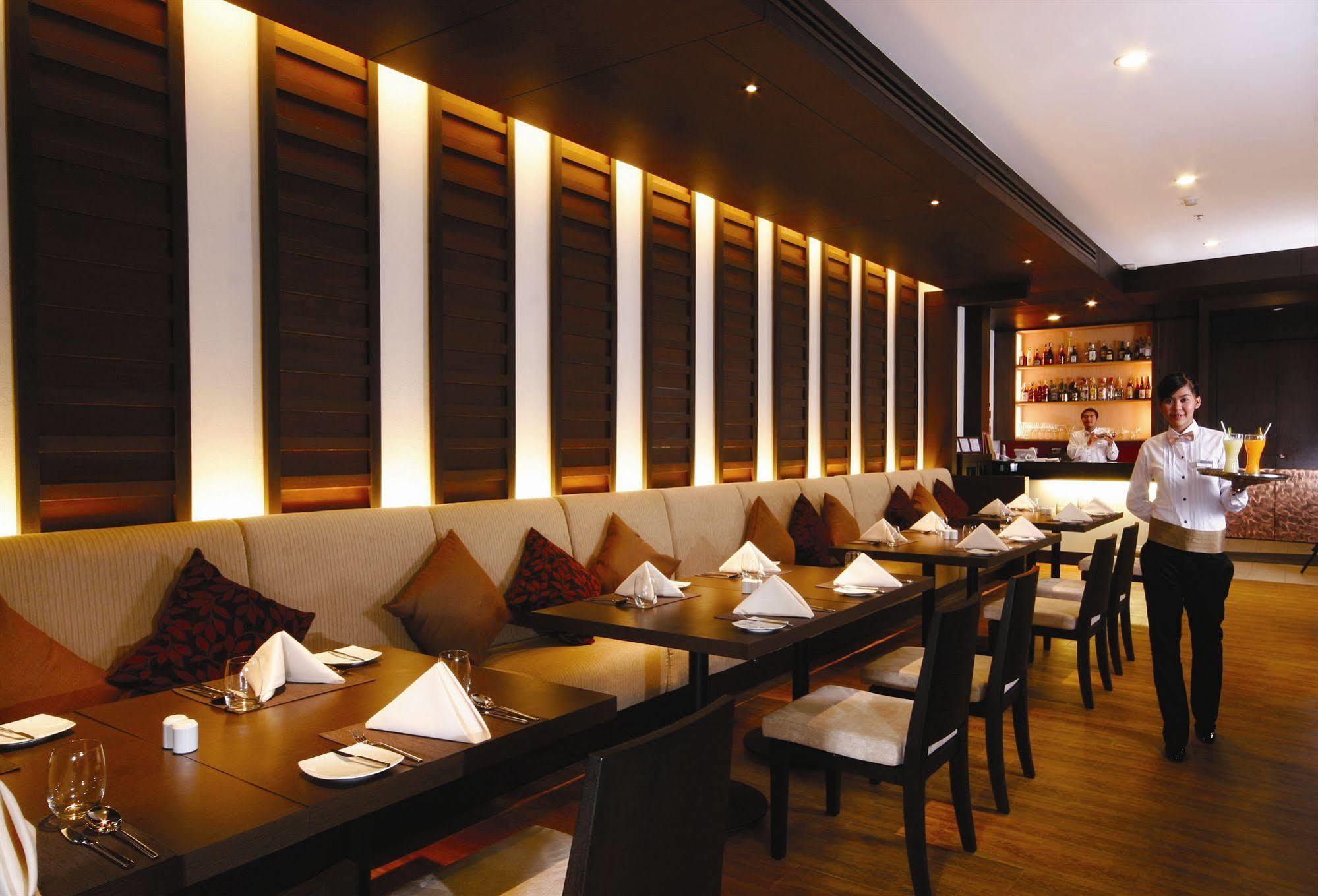 Kantary Hotel Kabinburi Екстериор снимка